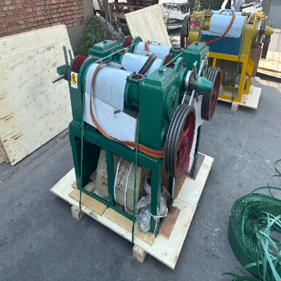 5 conjunts de petites màquines de premsa d’oli i peces de recanvi enviades a l’Índia!